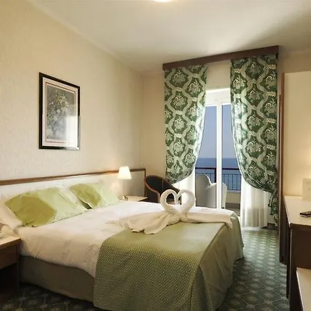 فندق Europa & Concordia 4*